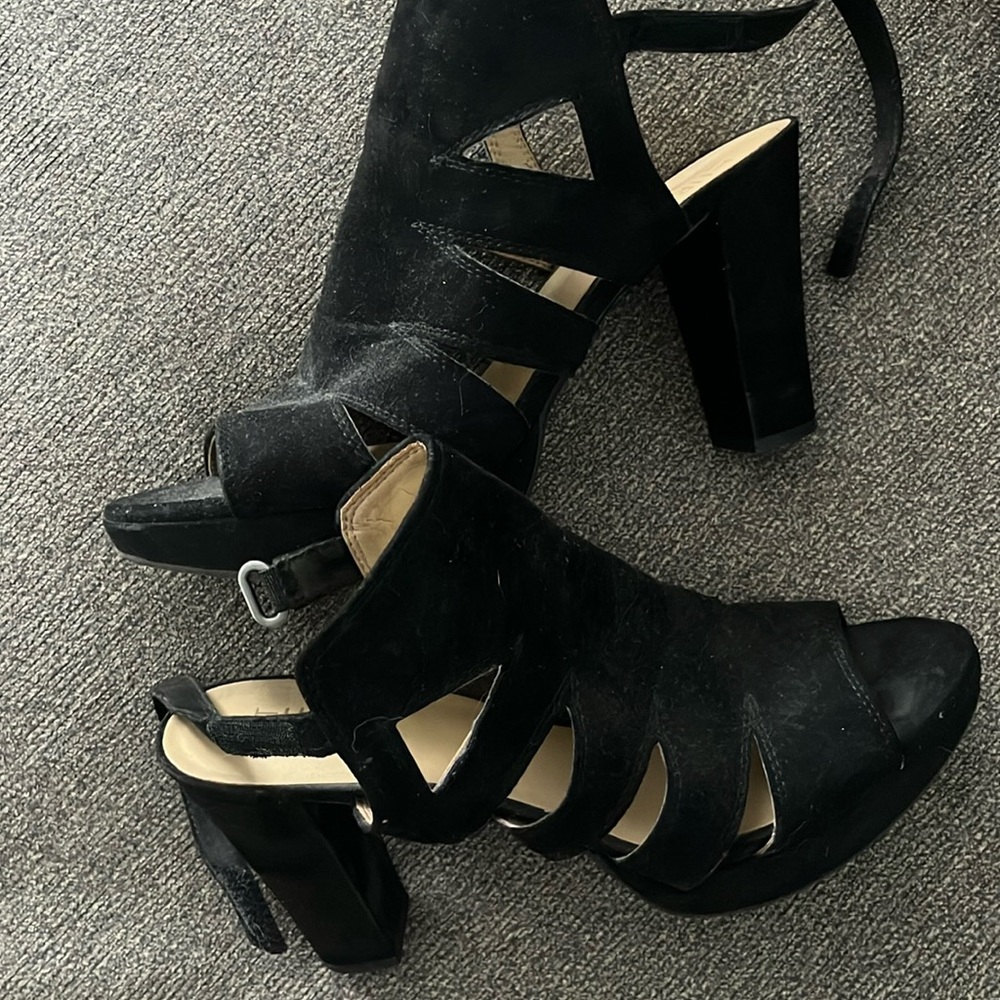 Naturalizer strappy  pumps